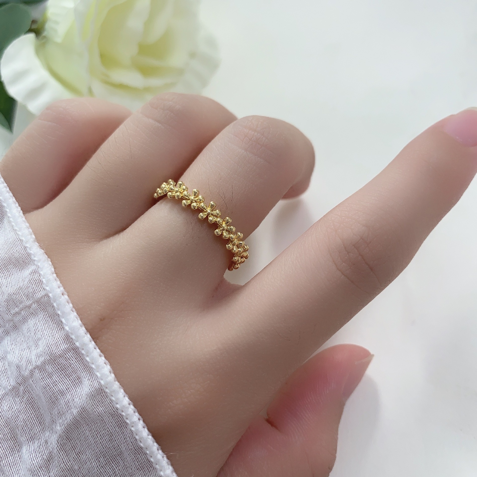 76b3340b-8607-46b4-ace7-d49a837bb7bb.jpg White Chrysanthemum Adjustable Index Finger Ring High Class Elegant Opening - Image 1